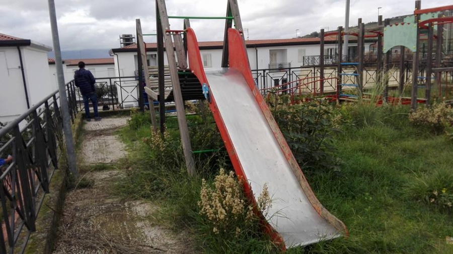 Raddusa, situazione disastrosa del parco giochi comunale del villaggio San Nicolò